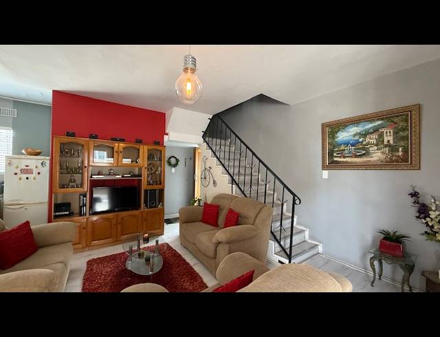 2 BEDROOM DUPLEX FOR SALE IN ESSENWOOD